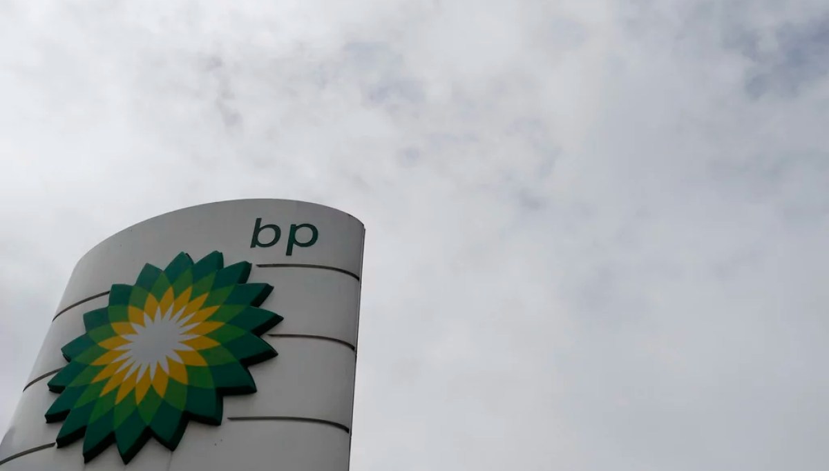 BP unanimously votes to remove Chairman Albert Manifold