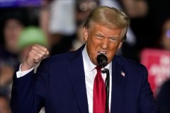 Final week farce: Trump Puerto Rico ‘garbage’ protest flops