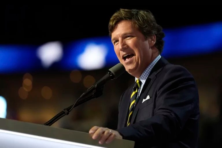 Trump turns to Tucker Carlson at MAGA-studded Georgia rally