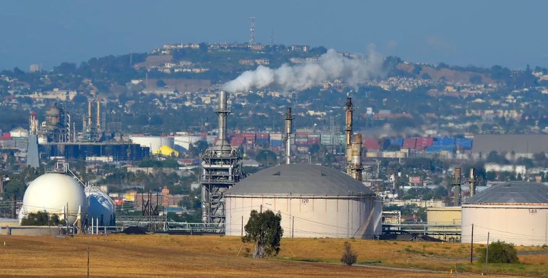 Phillips 66 announces closure of Los Angeles refinery days after Newsom adds new regulations