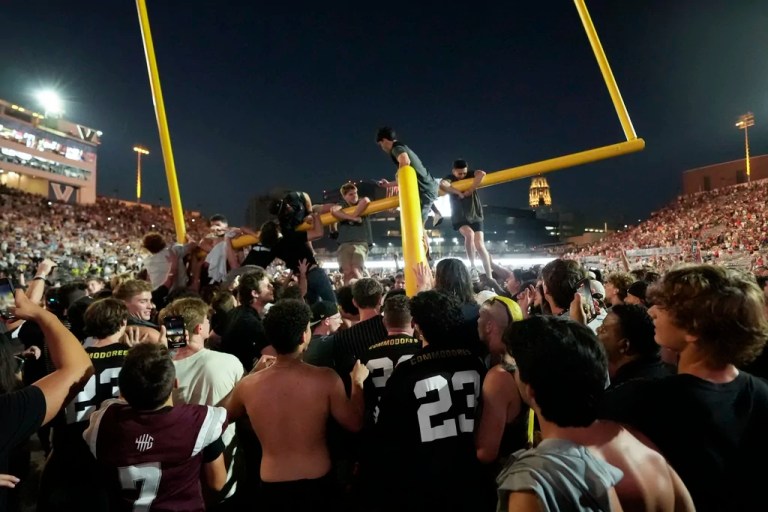 Vanderbilt takes down No. 1 Alabama 40-35 in historic college football victory