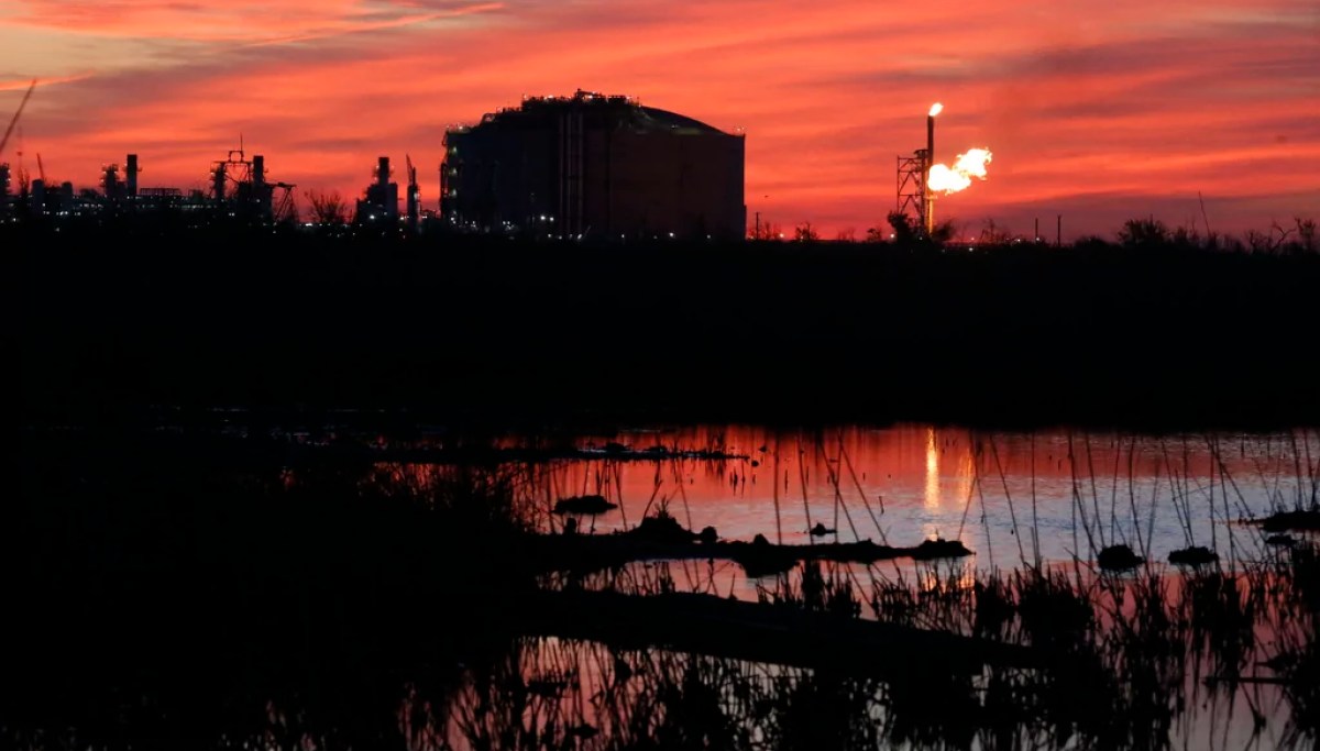 Biden administration makes late bid to curb LNG exports with long ...