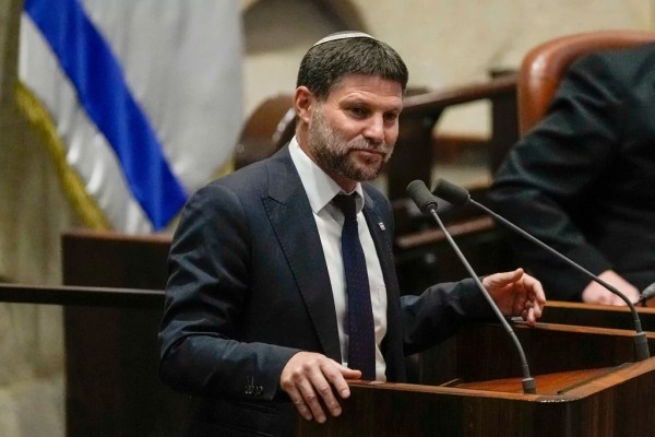 Trump puts Israeli fanatic before US interests