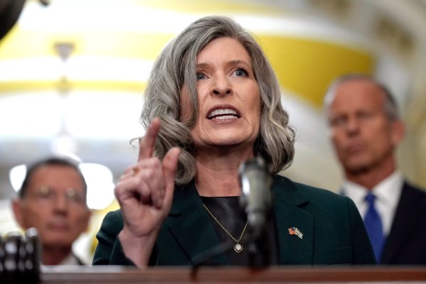 Joni Ernst introduces bill to move at least 30% of SBA employees around the country