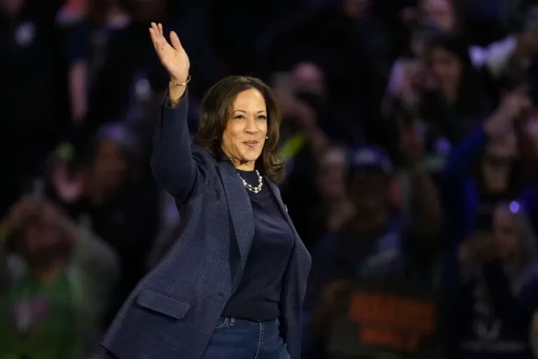 WATCH LIVE: Harris holds final campaign rally in Philadelphia