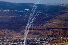 Israel seeks delay in withdrawal from southern Lebanon