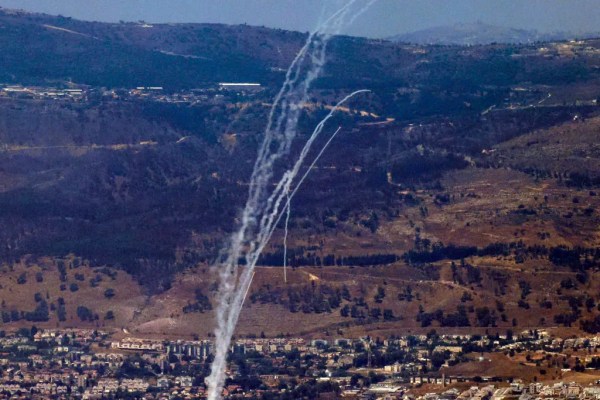 Israel seeks delay in withdrawal from southern Lebanon