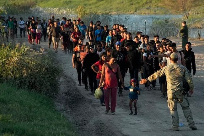 Group of 300 illegal immigrants breaches Texas border in final days of Biden administration
