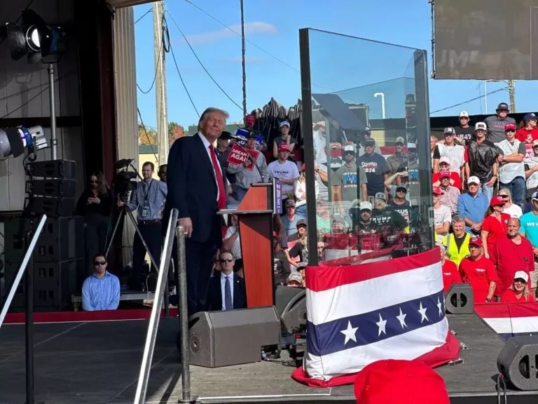 Trump rallygoers don garbage bags and safety vests after Biden comment