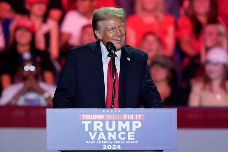 Trump defends Tony Hinchcliffe but insists he has not heard Puerto Rico joke