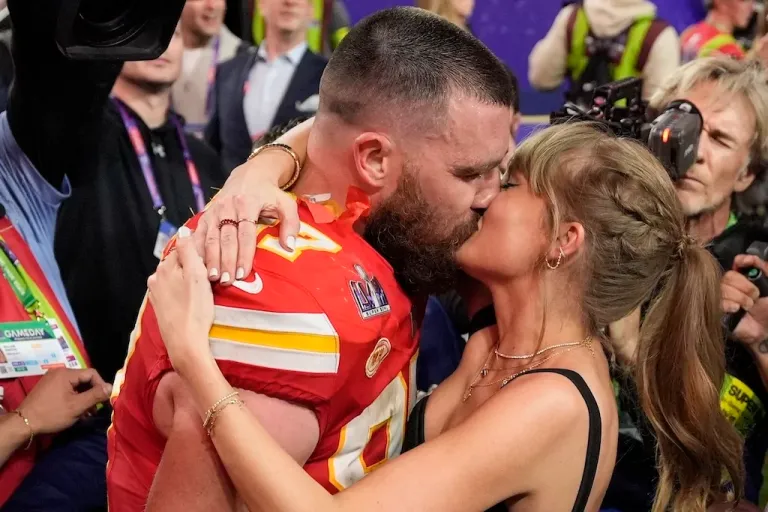 Kansas City Chiefs tight end Travis Kelce (87) kisses Taylor Swift after the NFL Super Bowl 58 football game against the San Francisco 49ers, Sunday, Feb. 11, 2024, in Las Vegas. The Chiefs won 25-22.