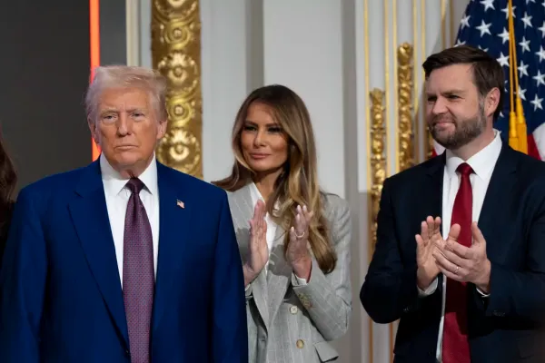 Trump shows support to longshoremen as they continue contract negotiations