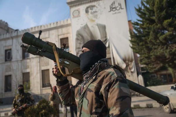 Trump calls for nonintervention in Syria as rebel troops advance
