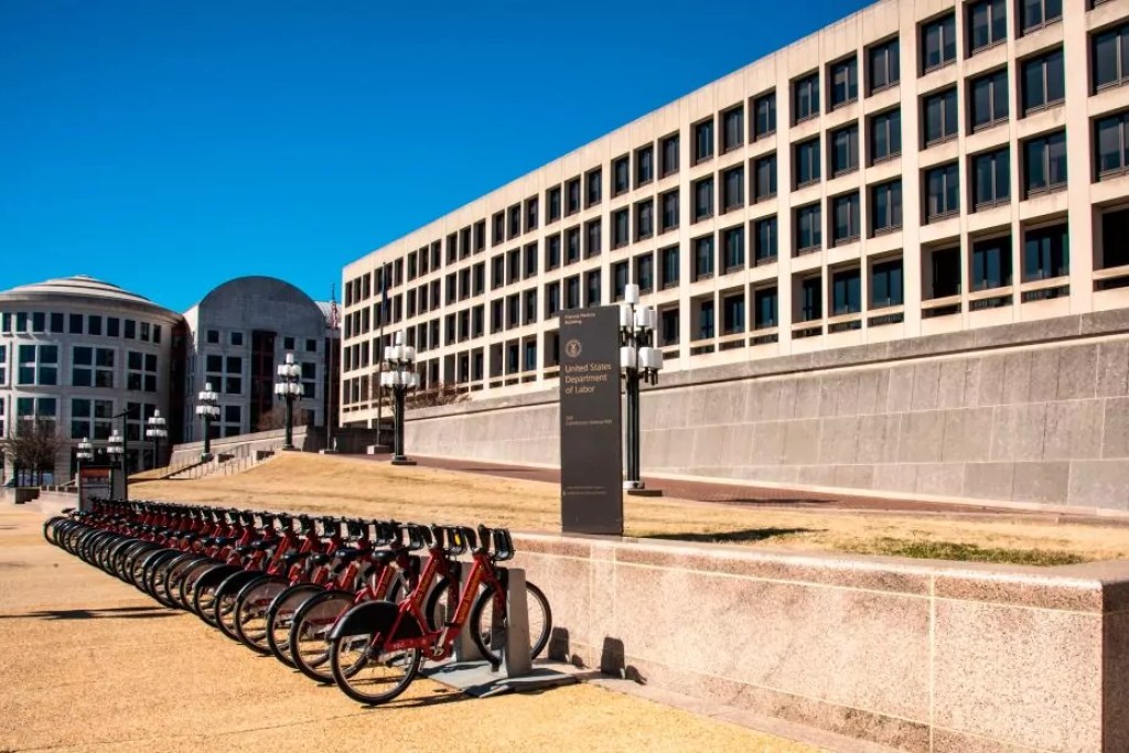 NextImg:Washington’s bureaucrats are sinking the states
