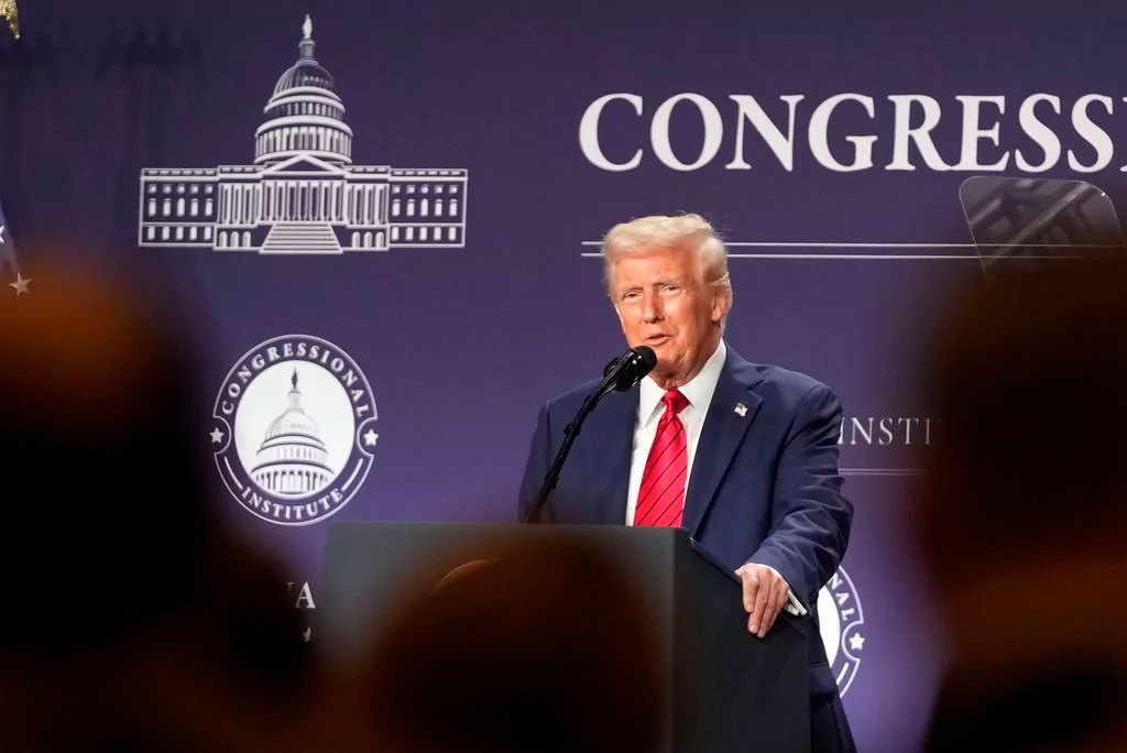 Trump faces Reagan-like inflection point with federal workers during crisis