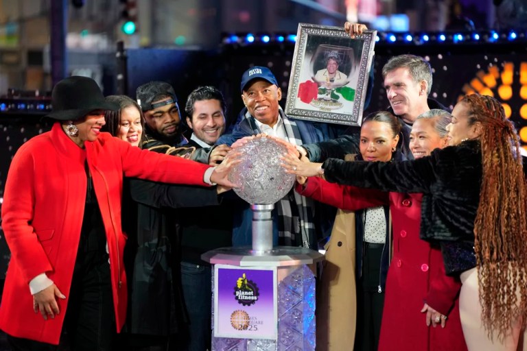 Eric Adams faces allegations of ‘additional criminal conduct’ by federal prosecutors