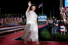 Roseanne Barr cuts inauguration theme song: ‘Daddy’s Home’