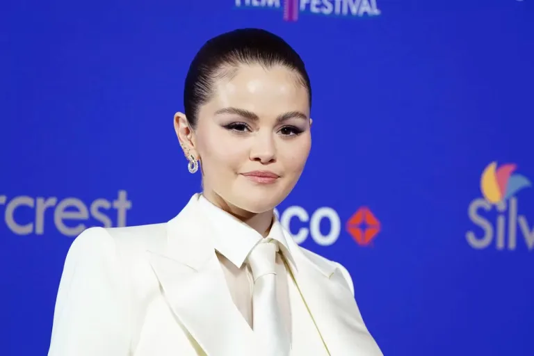 Selena Gomez posts crying rant against mass deportation but swiftly deletes it