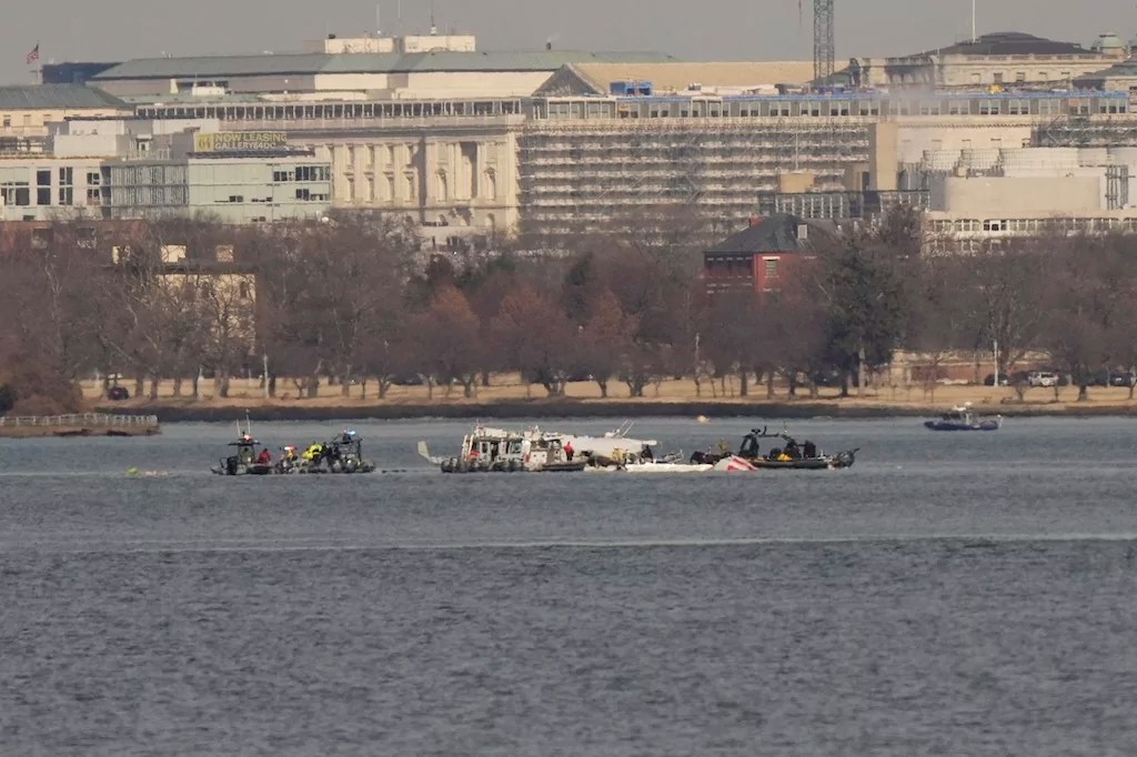 WATCH LIVE: NTSB hold press briefing on DC plane crash investigation