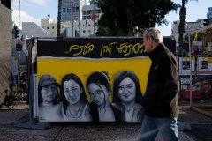 Hamas releases 4 Israeli hostages in exchange for 200 Palestinian detainees