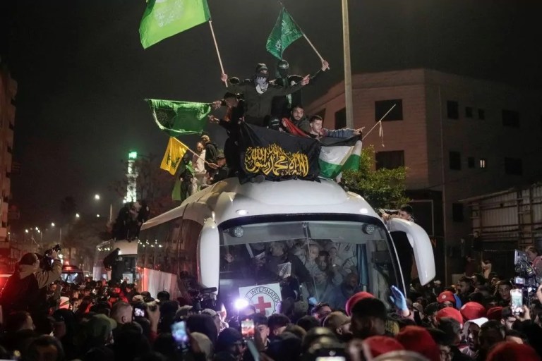 Israel releases Palestinian prisoners in accordance with ceasefire deal