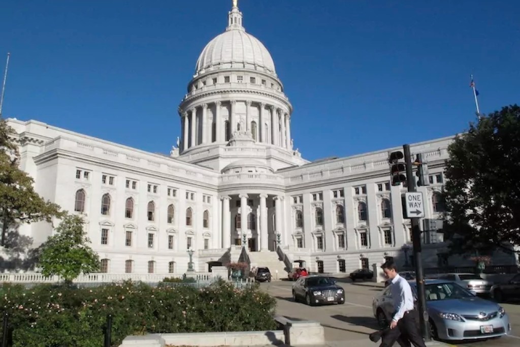 NextImg:Wisconsin rates high nationally for open enrollment transparency
