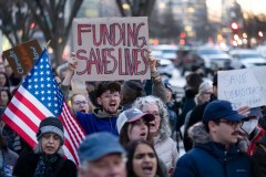 Supreme Court halts order to rehire federal workers removed by Trump