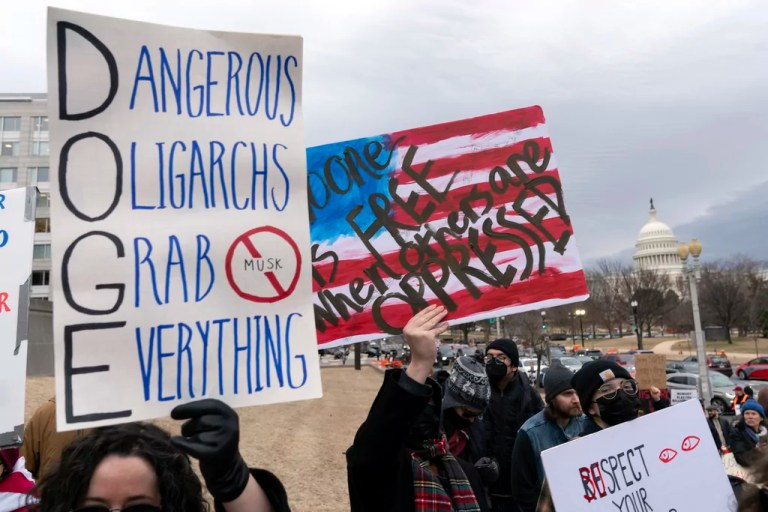 Police find seven pipe bombs in home of man arrested near ‘No Kings’ protest