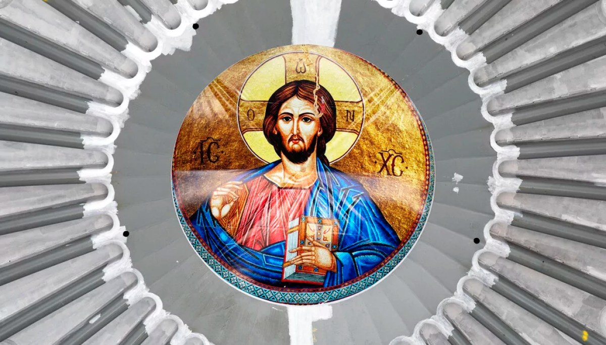 Study finds yearslong decline of Christianity in US has halted