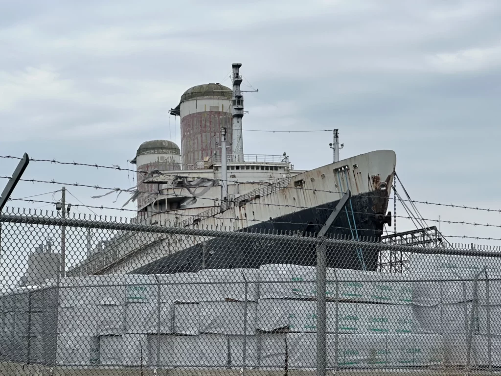 Trump should help save
the SS United States