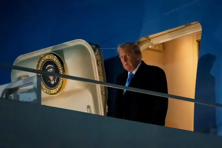 Trump White House will not release visitor logs