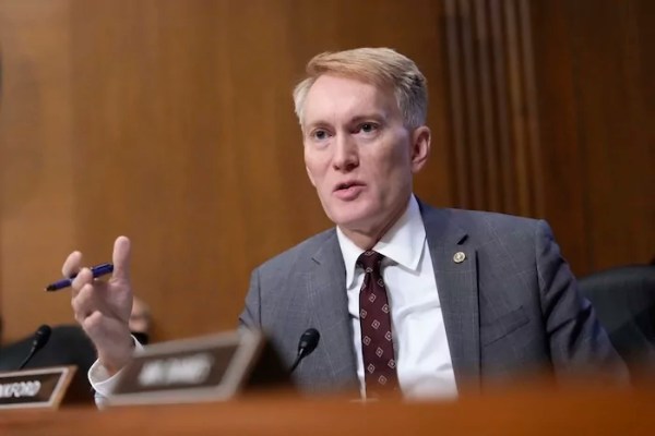 Lankford asks Trump administration to find 810,000 migrants Biden admitted without court dates