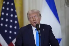 Trump says only ‘stupid’ person would turn down ‘free’ plane from Qatar