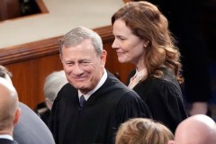 Supreme Court allows Trump to fire FTC commissioner while considering case