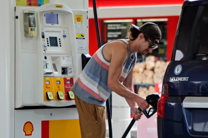 National average gas prices fall below  per gallon, lowest since 2020