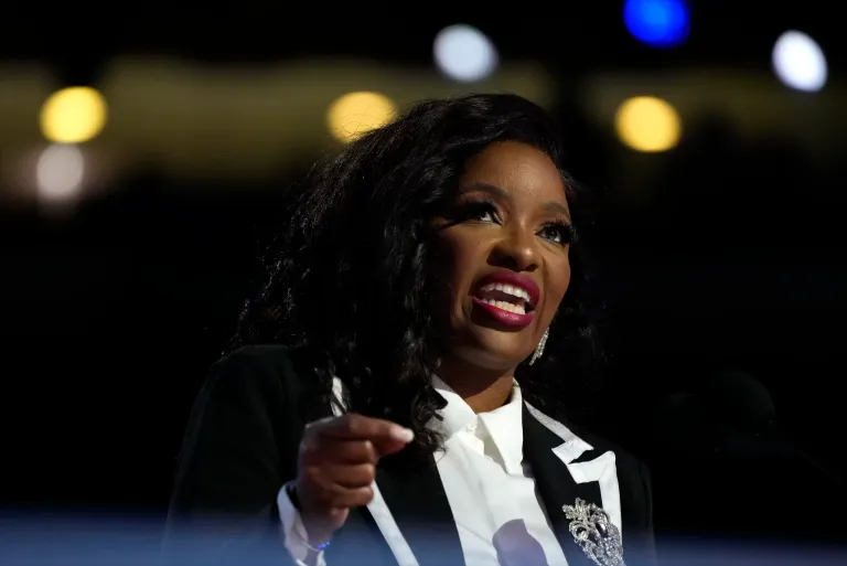 Jasmine Crockett cites Fetterman’s hoodies in deflecting criticism of TikTok use