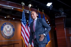 Hakeem Jeffries struggles to be the ‘man of the moment’ for leaderless Democrats