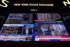 Dow drops nearly 900 points day after Trump tries to dismiss recession fears
