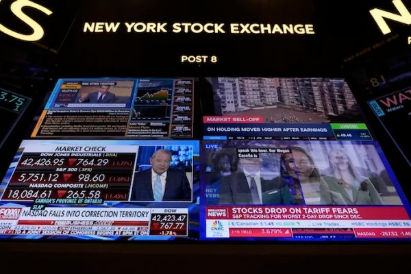 Dow drops nearly 900 points day after Trump tries to dismiss recession fears