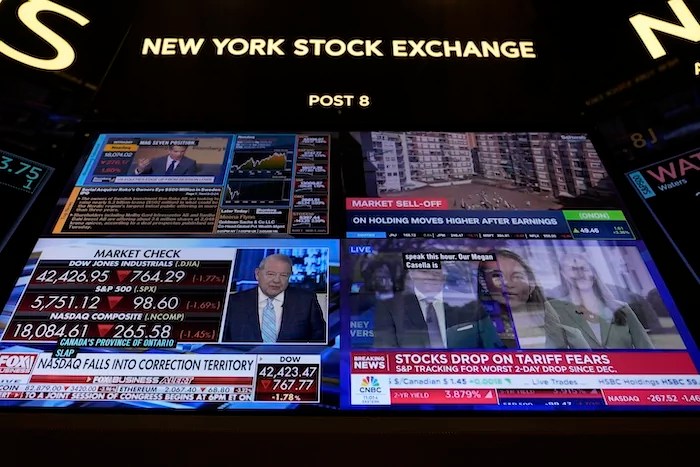 Dow drops nearly 900 points day after Trump tries to dismiss recession fears