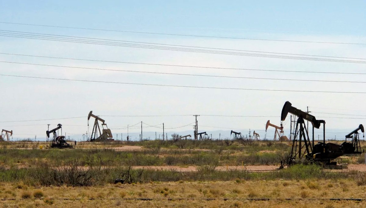 US rig count up slightly amid oil market turbulence