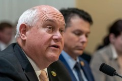 Some House GOP budget holdouts cave after White House meeting, but not enough
