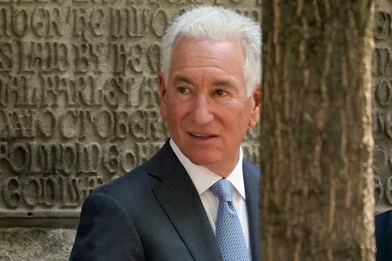 Senate confirms Charles Kushner as ambassador to France despite criminal past