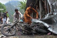 India and Pakistan ceasefire shaken by overnight clashes in Kashmir