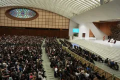 Pope Leo XIV jokes in English, blesses in Latin during first audience with journalists