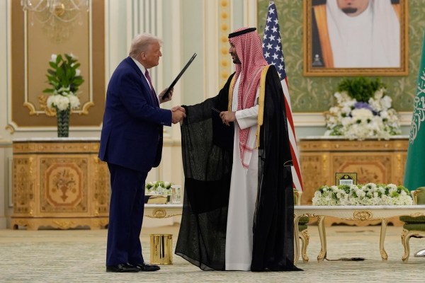 What is the emoluments clause? The ethics rule Qatar’s plane to Trump could flout