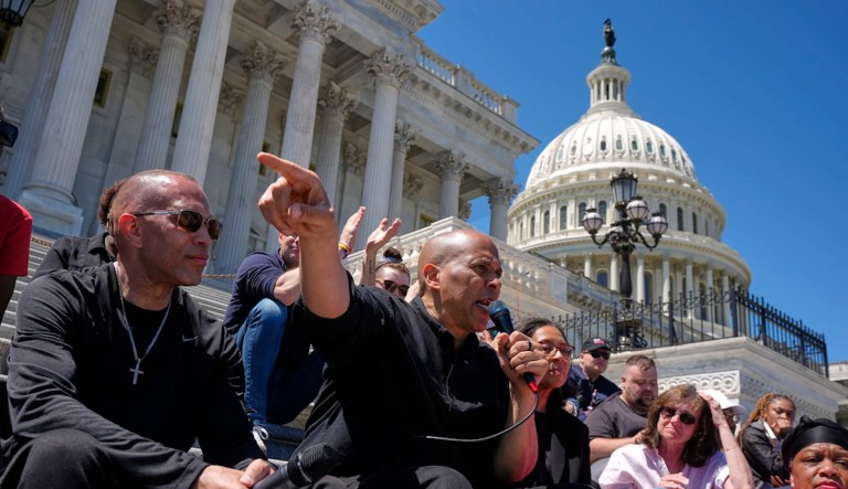 Cory Booker breaks messaging ‘silo’ with outreach to House Democrats