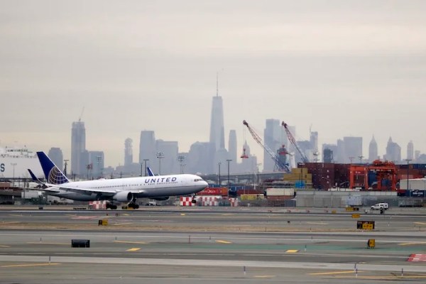 Newark airport air traffic controller screens black out again