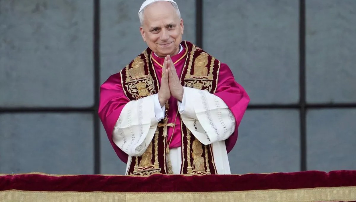 Pope Leo XIV declares 'I am Roman!' as he completes formalities to ...