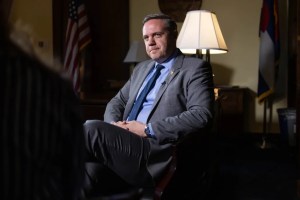 Trump re-endorses Jeff Hurd after yanking support over tariff repeal vote